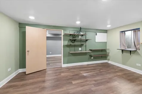 725 Buffalo Circle Carol Stream IL 60188