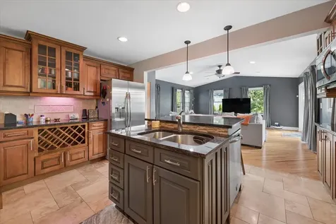 725 Buffalo Circle Carol Stream IL 60188