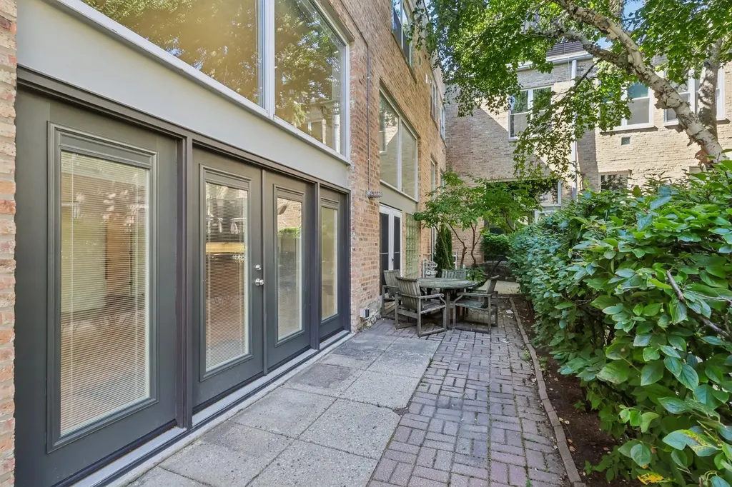 1133 West Cornelia Avenue Chicago IL 60657