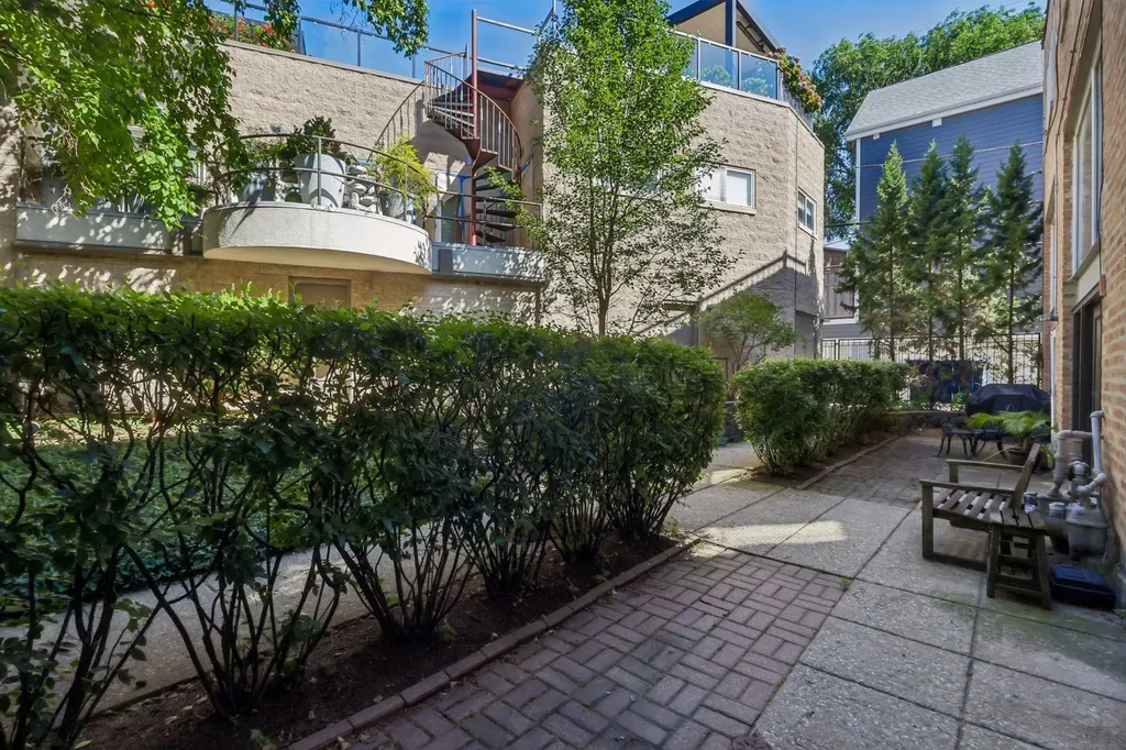 1133 West Cornelia Avenue Chicago IL 60657