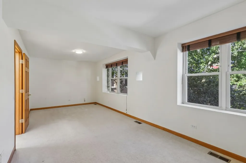 1133 West Cornelia Avenue Chicago IL 60657