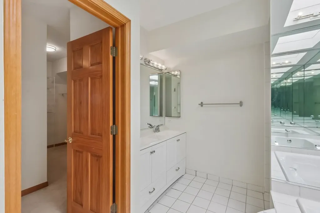 1133 West Cornelia Avenue Chicago IL 60657