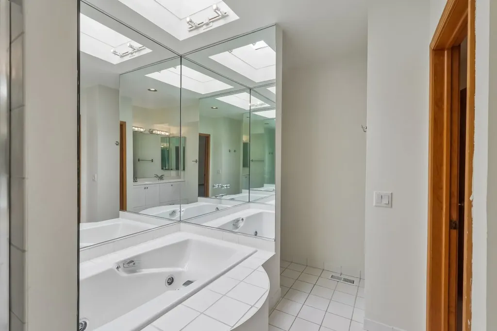 1133 West Cornelia Avenue Chicago IL 60657