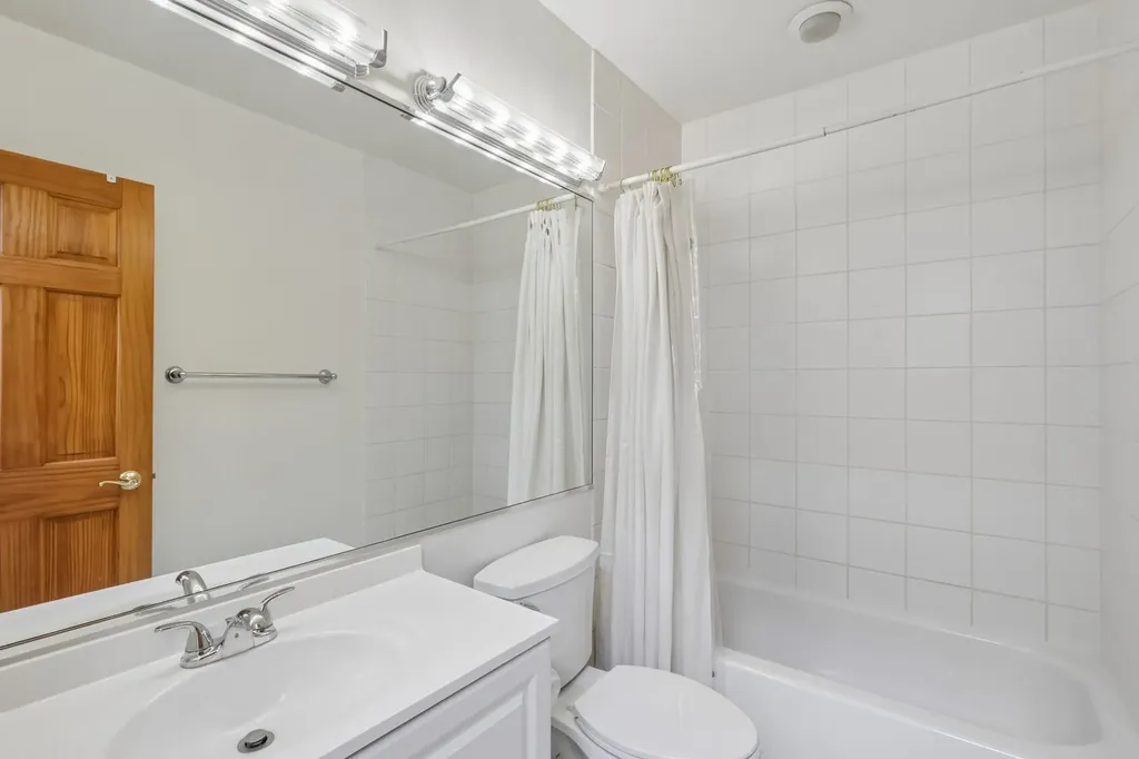 1133 West Cornelia Avenue Chicago IL 60657