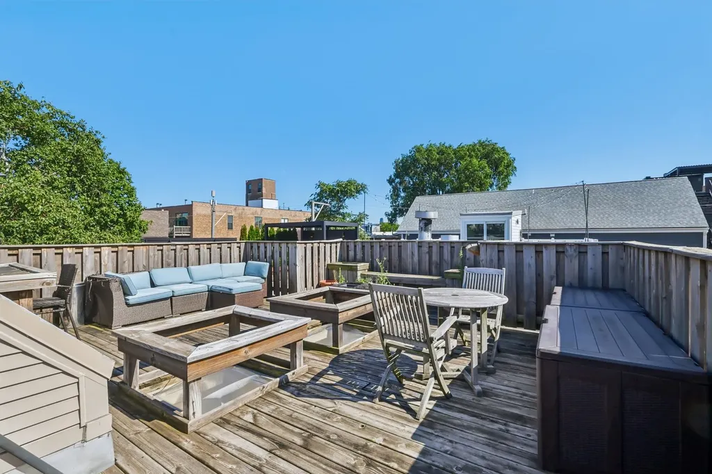 1133 West Cornelia Avenue Chicago IL 60657