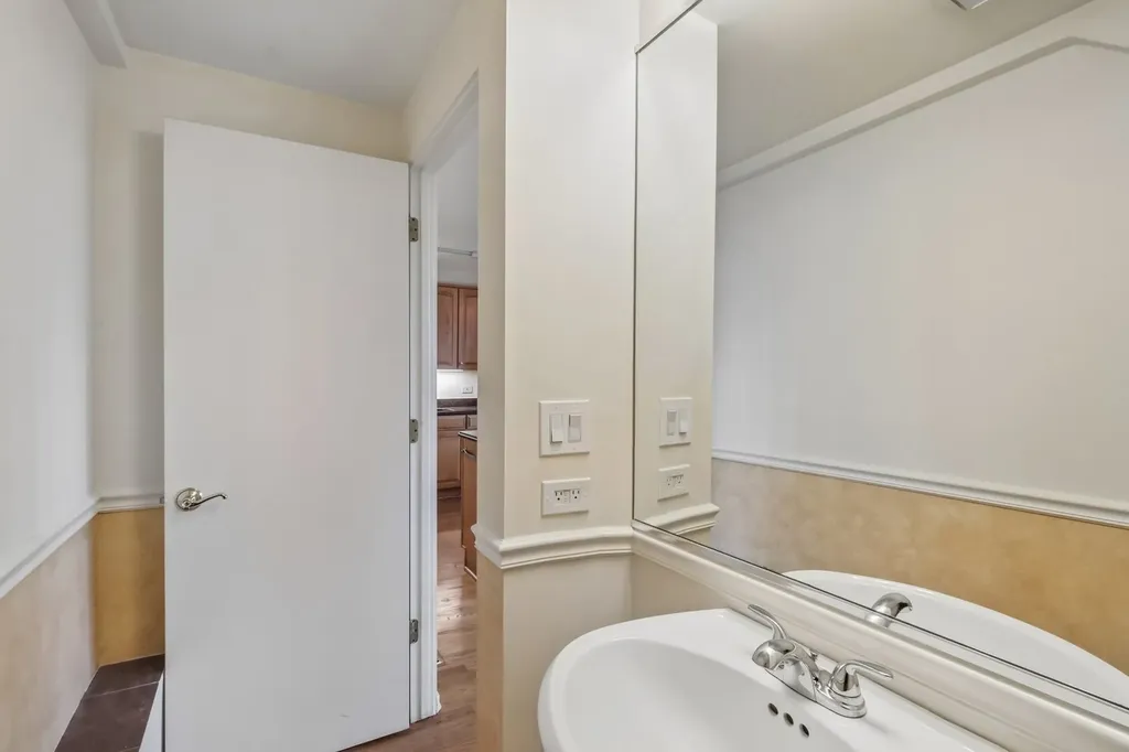 1133 West Cornelia Avenue Chicago IL 60657