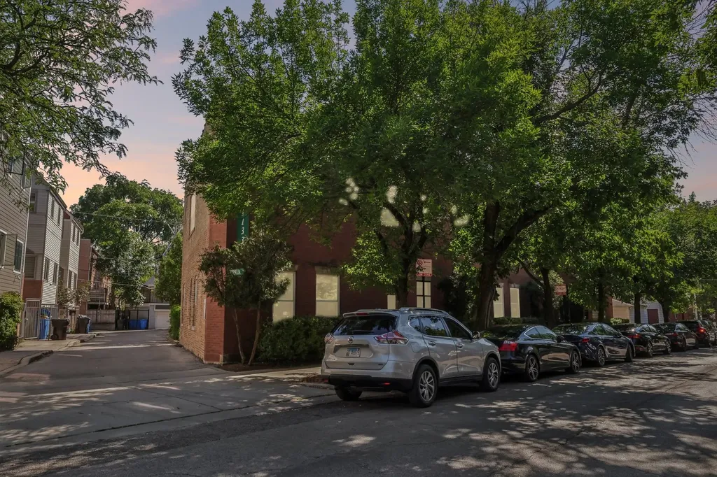 1133 West Cornelia Avenue Chicago IL 60657