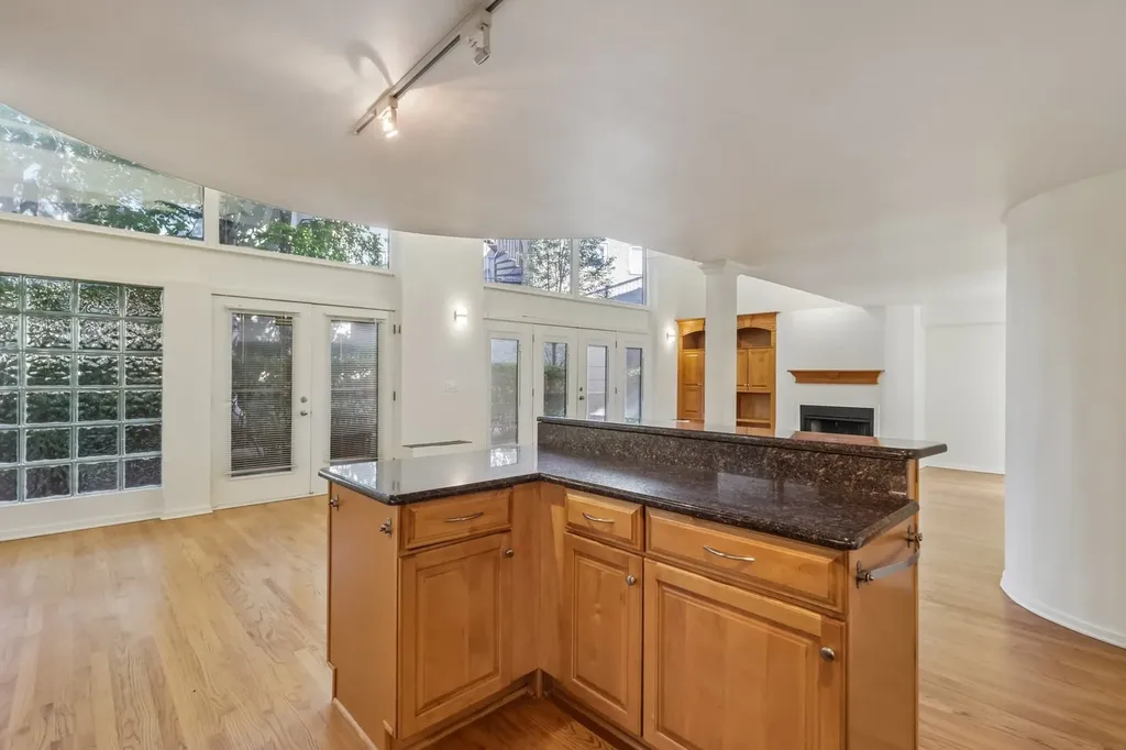 1133 West Cornelia Avenue Chicago IL 60657