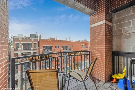 2516 North Halsted Street Chicago IL 60614