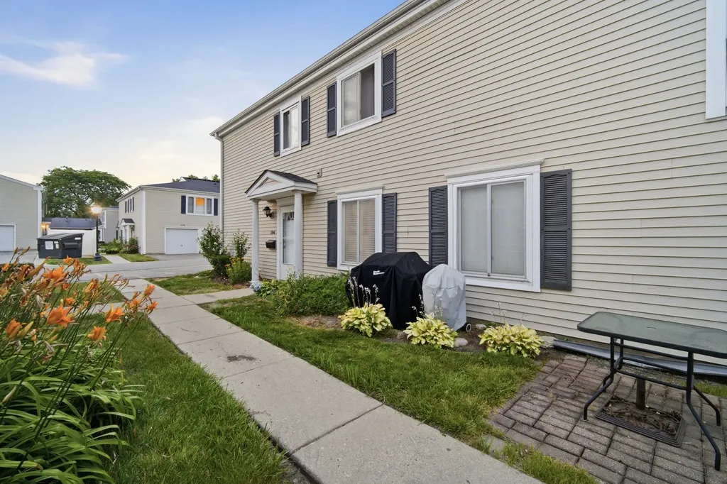 1306 Cove Drive Prospect Heights IL 60070