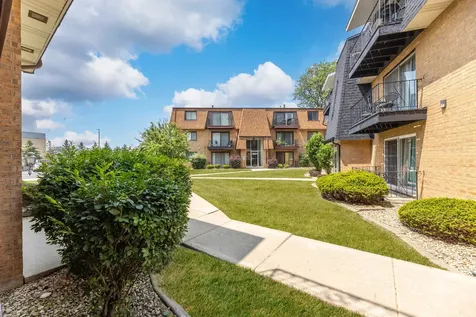 4827 West 109th Street Oak Lawn IL 60453