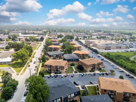 4827 West 109th Street Oak Lawn IL 60453