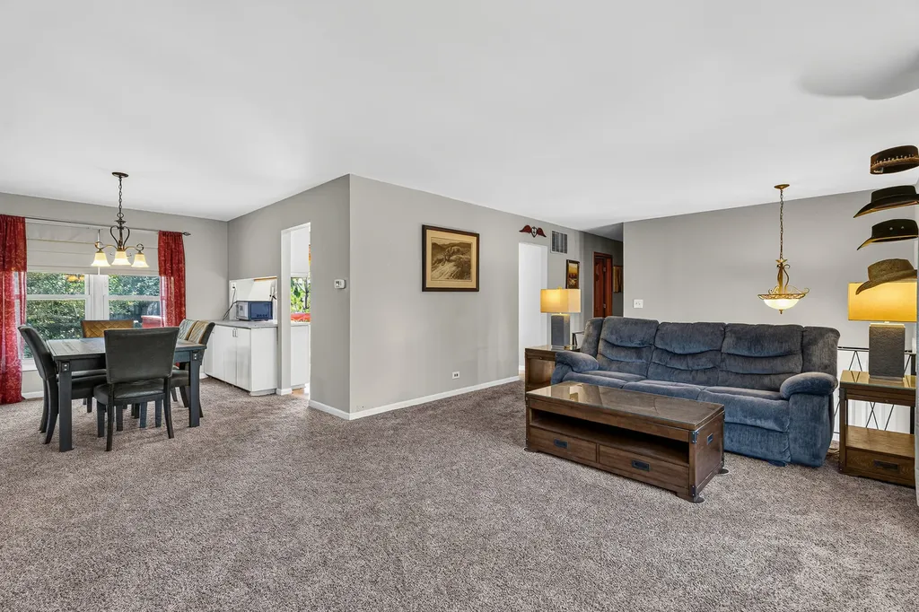 4 Devon Court Bolingbrook IL 60440
