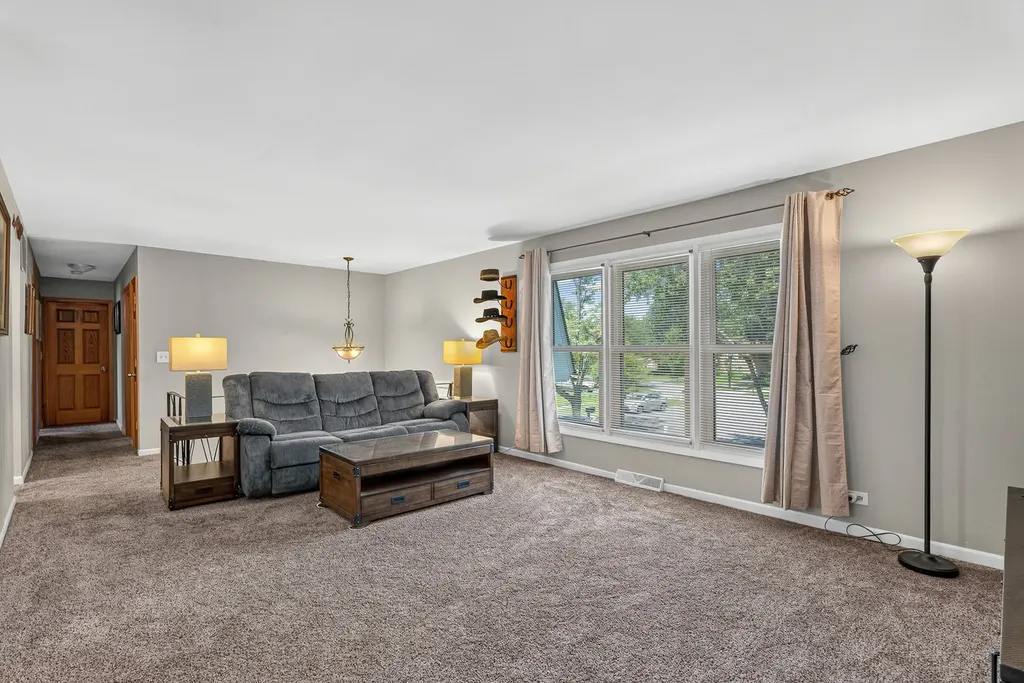 4 Devon Court Bolingbrook IL 60440