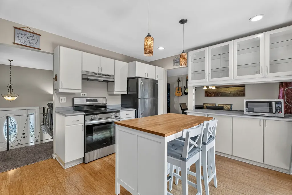 4 Devon Court Bolingbrook IL 60440