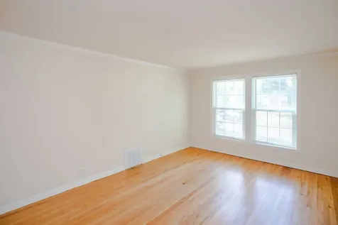 4262 West Nelson Street Chicago IL 60641