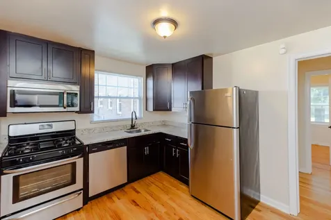 4262 West Nelson Street Chicago IL 60641
