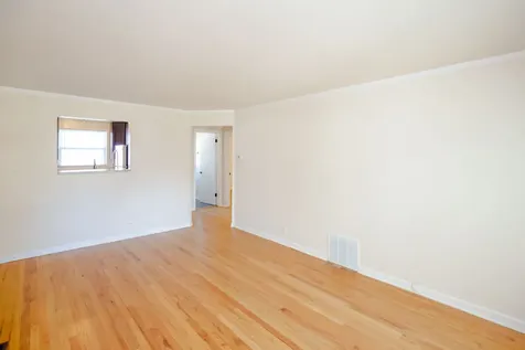 4262 West Nelson Street Chicago IL 60641