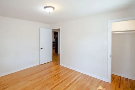 4262 West Nelson Street Chicago IL 60641