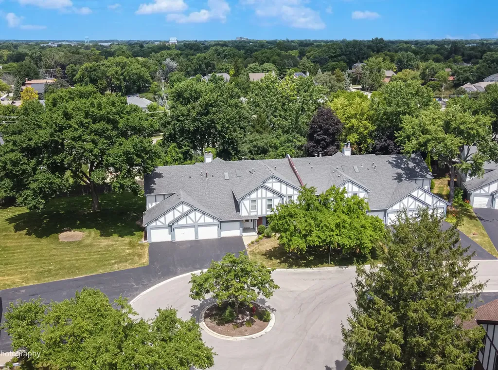 16 West Fern Court Palatine IL 60067