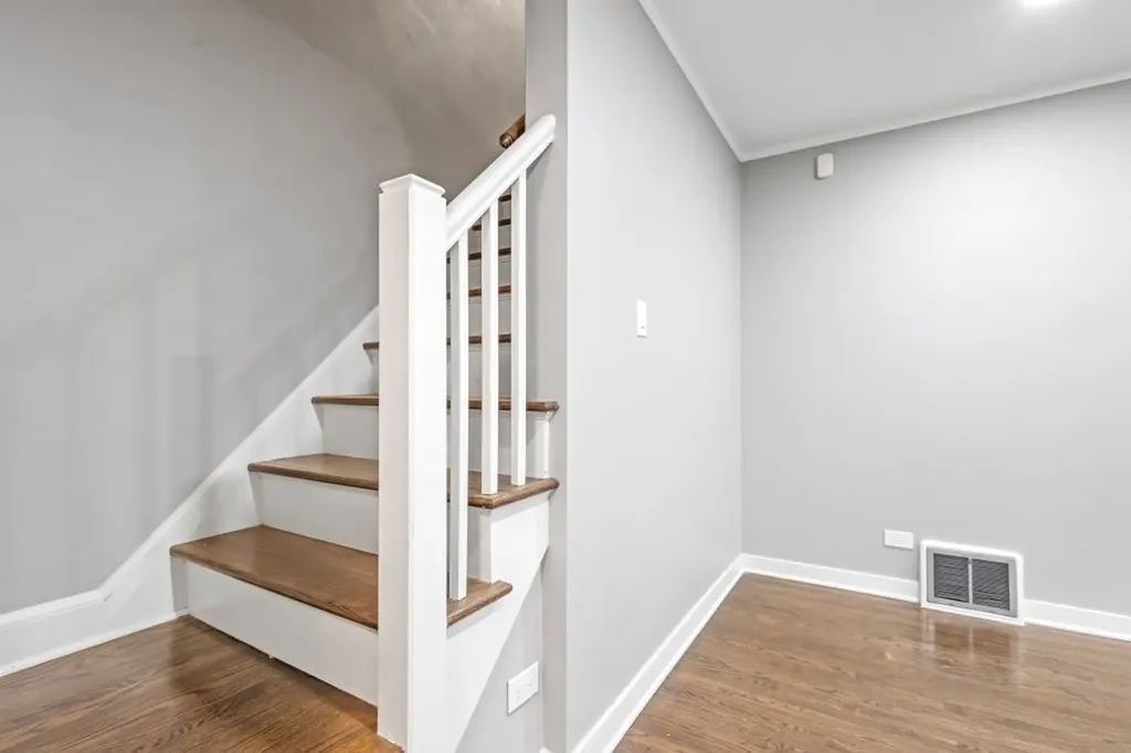 10231 South Rhodes Avenue Chicago IL 60628