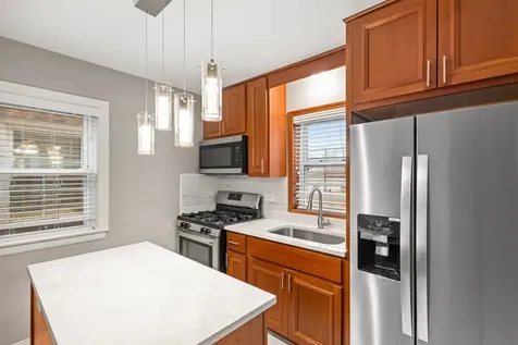 10231 South Rhodes Avenue Chicago IL 60628