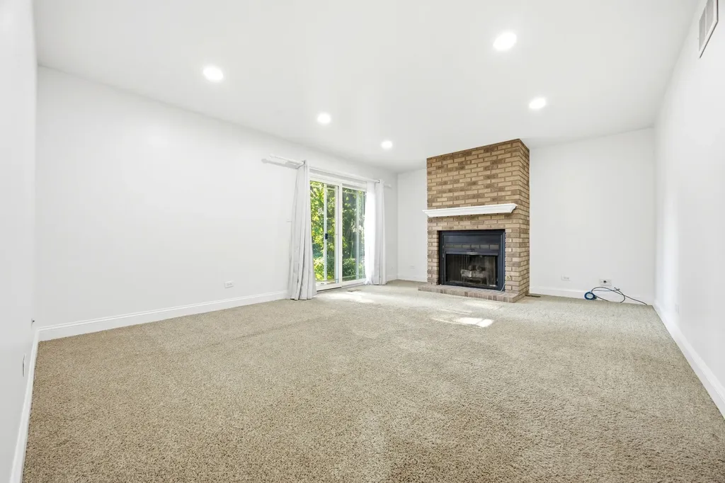 8016 Geneva Street Woodridge IL 60517