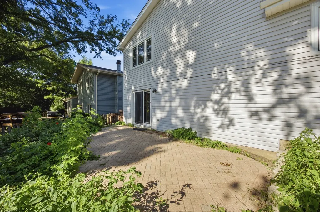 8016 Geneva Street Woodridge IL 60517