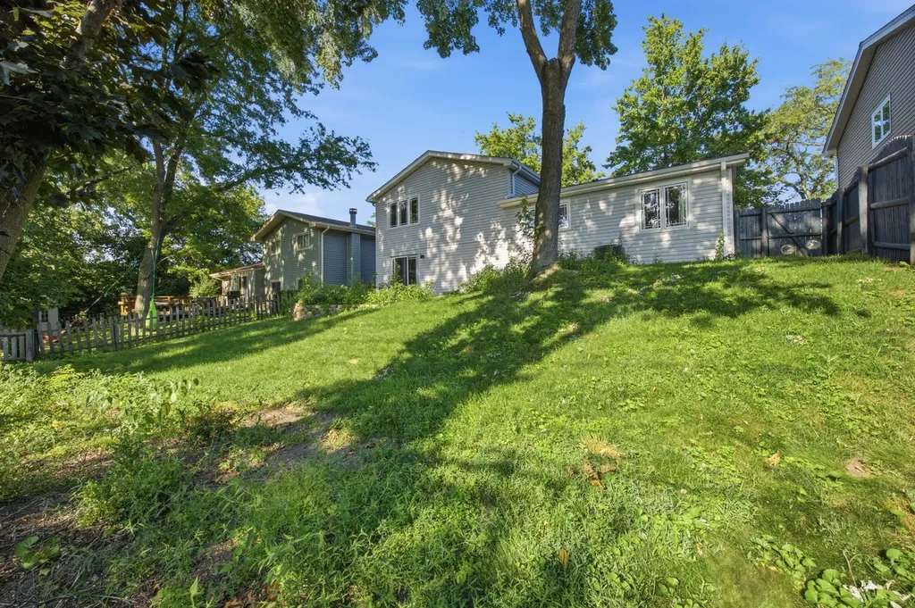 8016 Geneva Street Woodridge IL 60517