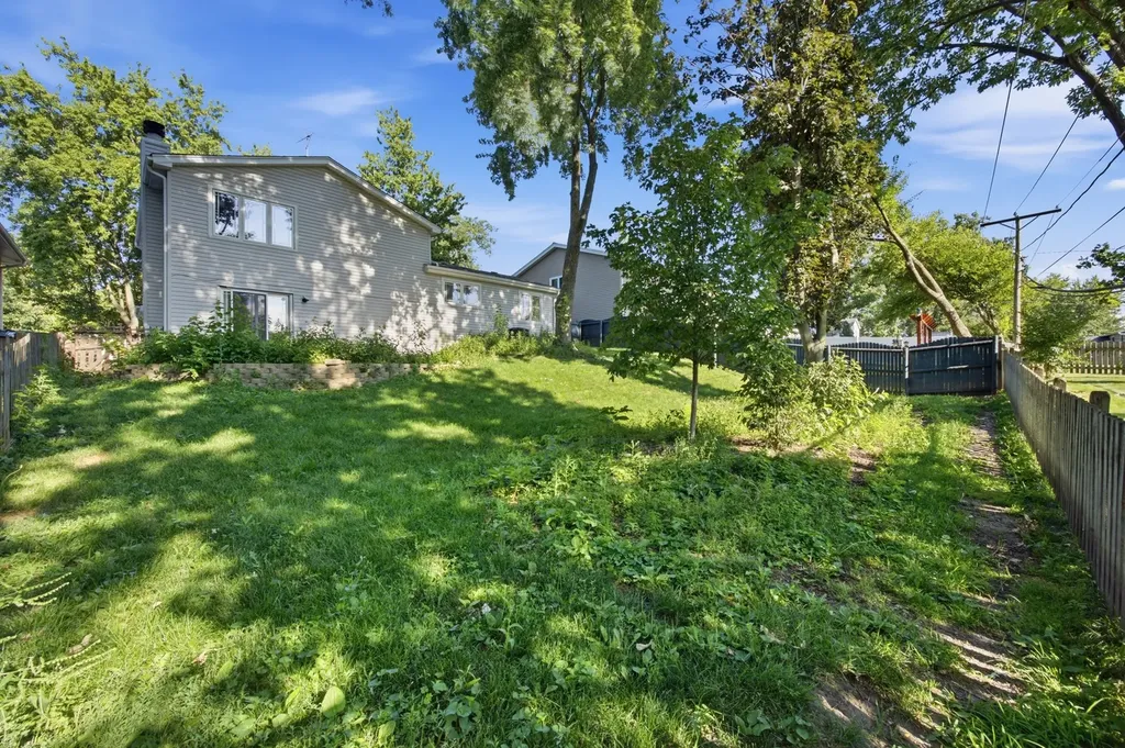 8016 Geneva Street Woodridge IL 60517