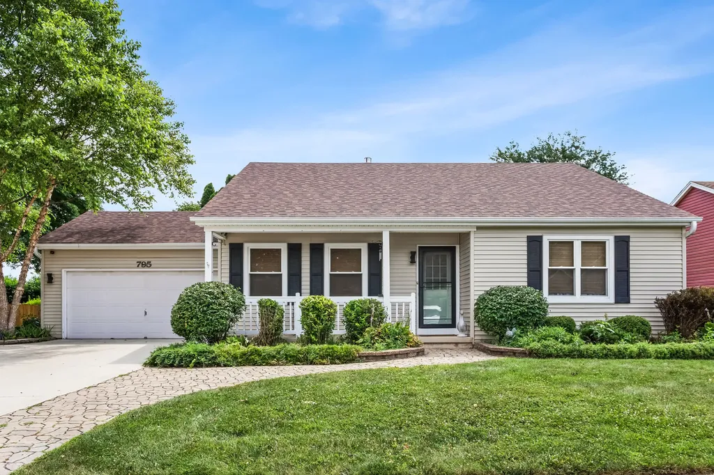 795 Springhill Court Elgin IL 60120