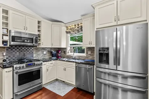 795 Springhill Court Elgin IL 60120