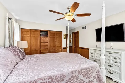 795 Springhill Court Elgin IL 60120