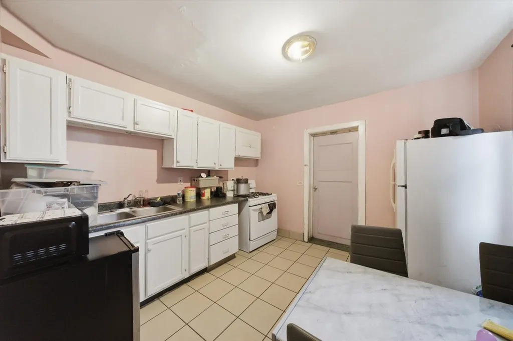 8914 South Exchange Avenue Chicago IL 60617