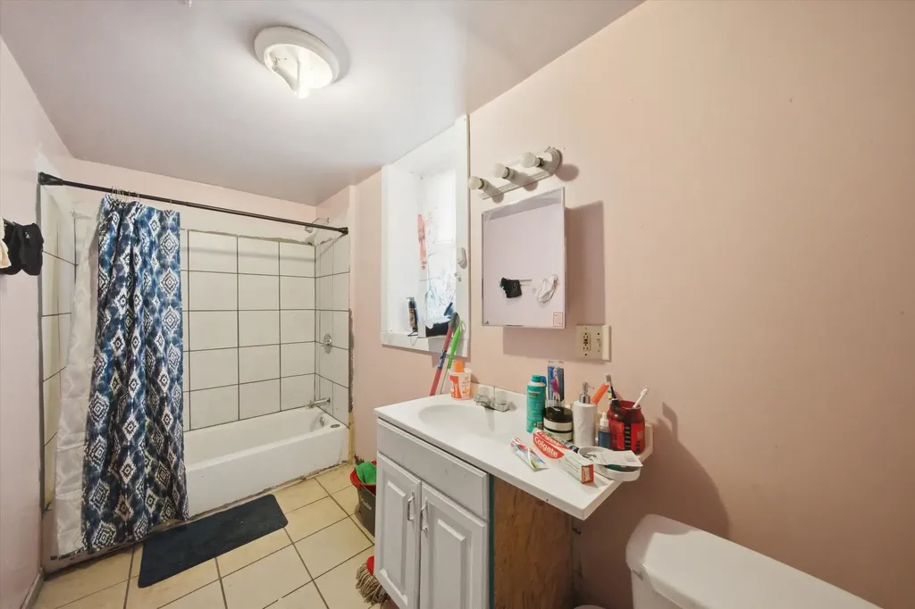 8914 South Exchange Avenue Chicago IL 60617