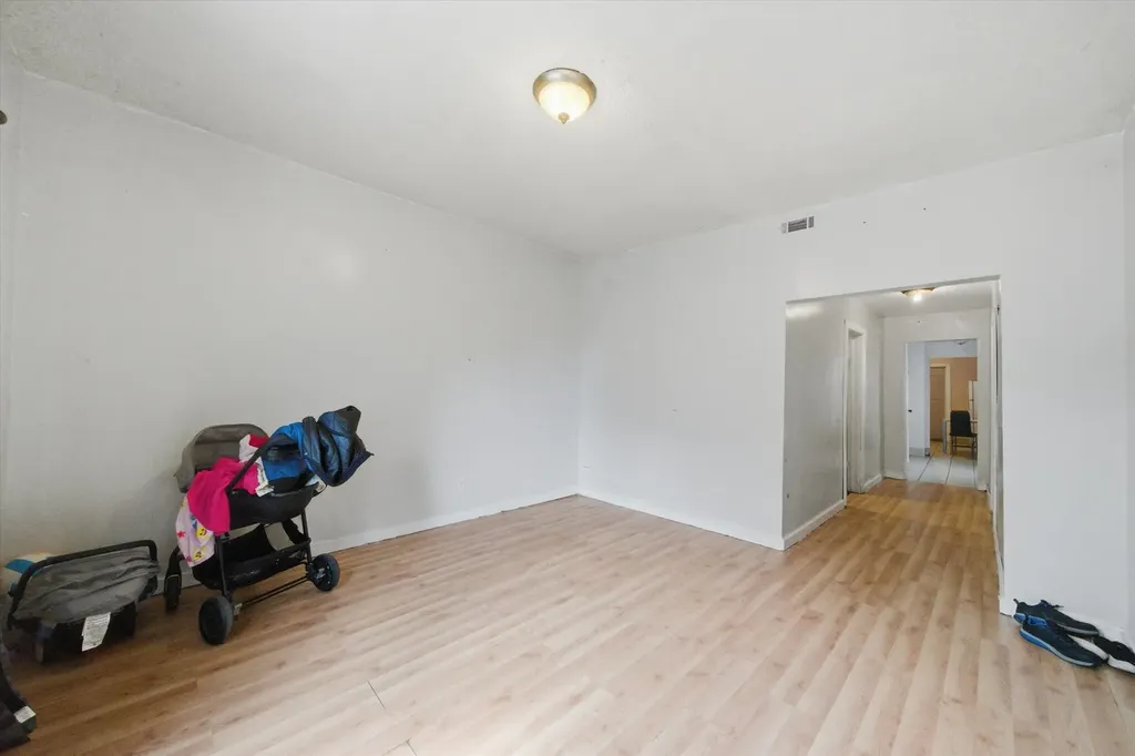 8914 South Exchange Avenue Chicago IL 60617