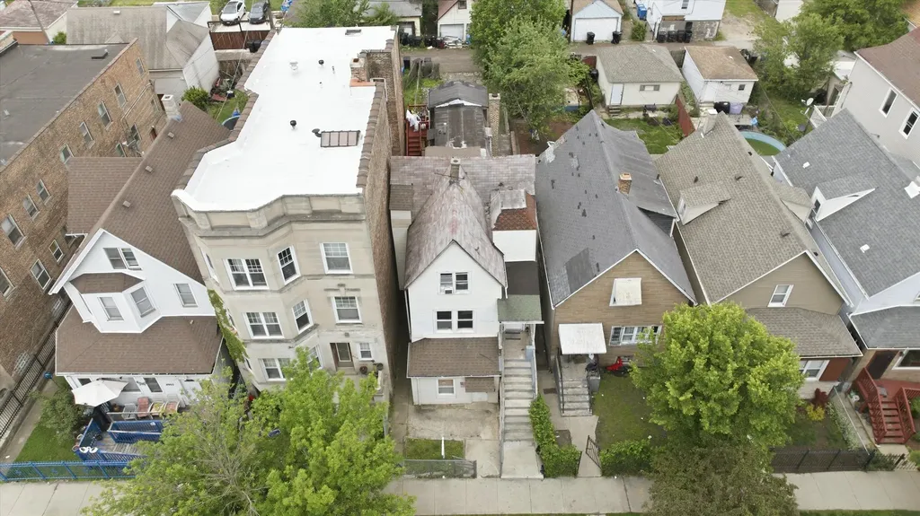 8914 South Exchange Avenue Chicago IL 60617