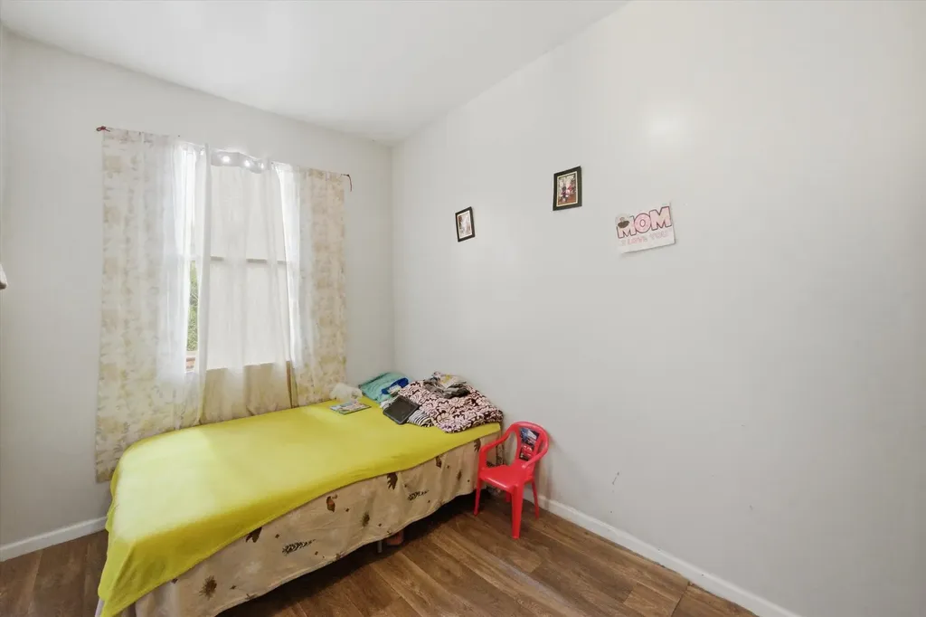 8914 South Exchange Avenue Chicago IL 60617
