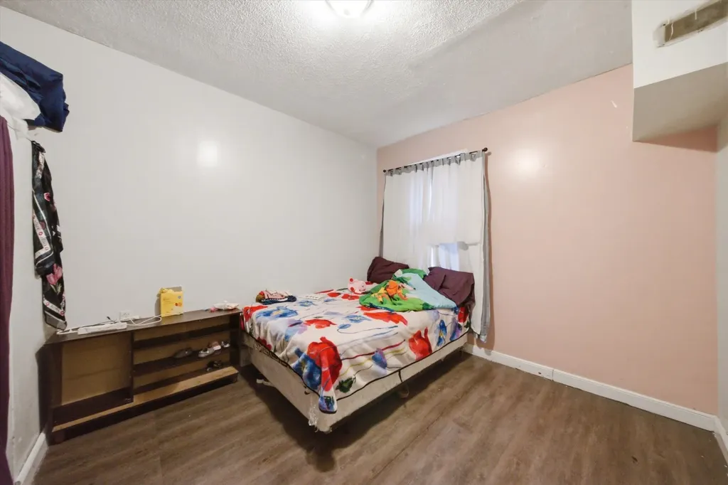 8914 South Exchange Avenue Chicago IL 60617