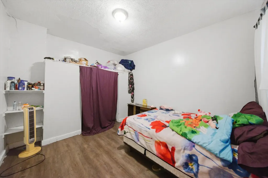 8914 South Exchange Avenue Chicago IL 60617