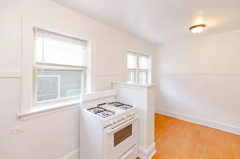 4835 North Hoyne Avenue Chicago IL 60625