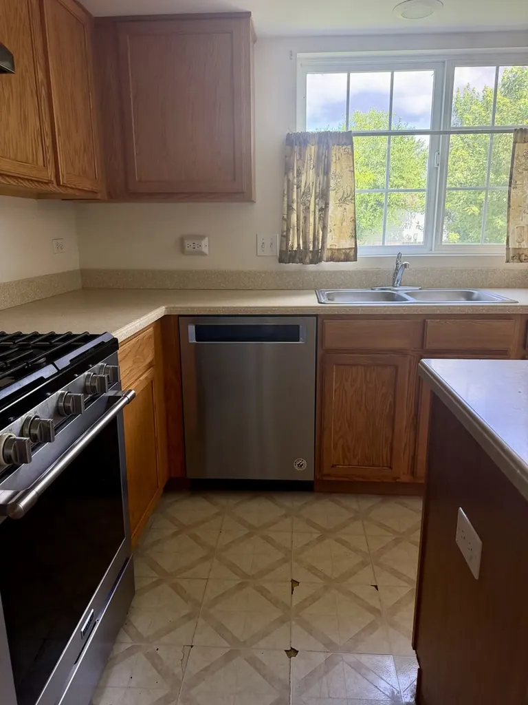1110 Symphony Drive Aurora IL 60504
