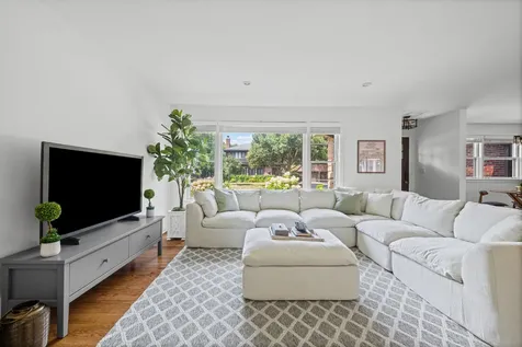 1120 Manor Drive Wilmette IL 60091