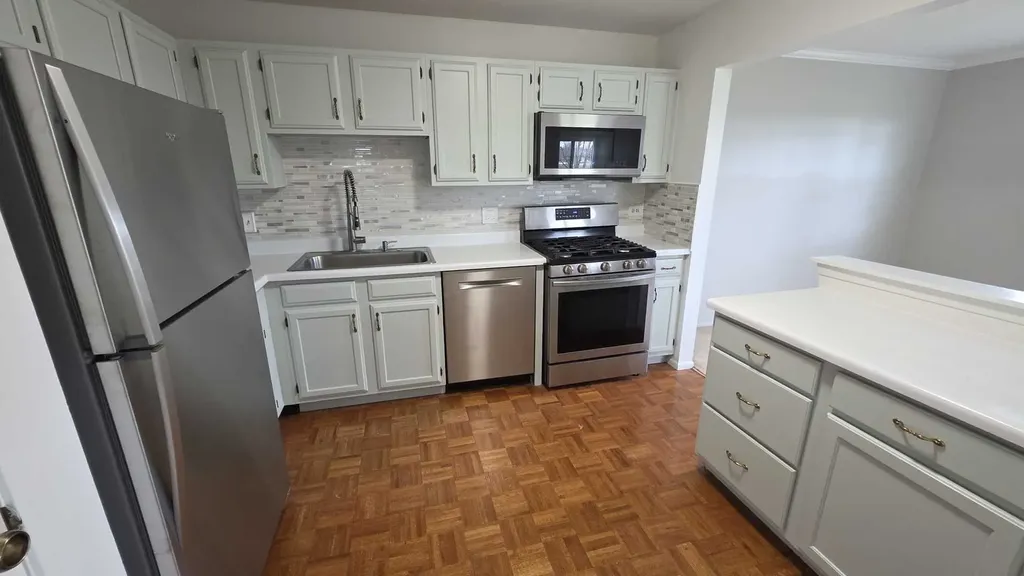 311 Glasgow Lane Schaumburg IL 60194
