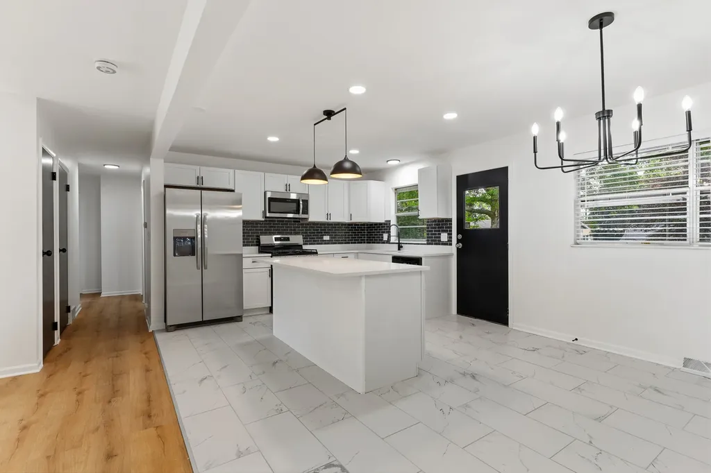 2151 Baker Street Aurora IL 60506