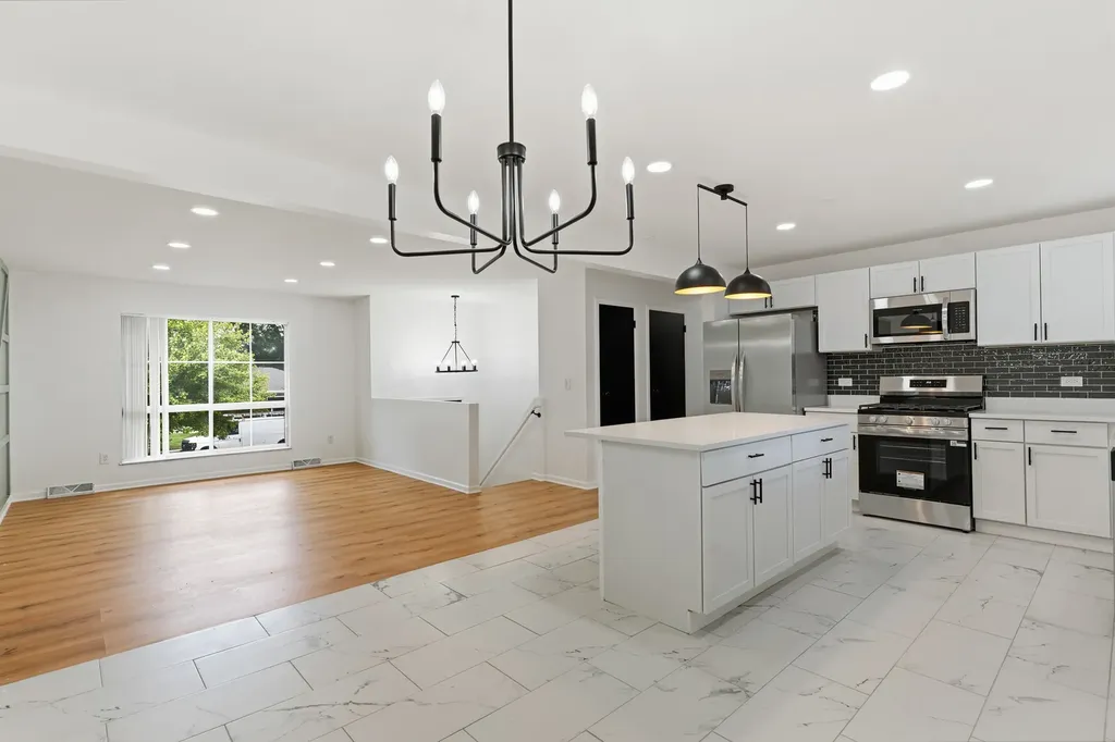 2151 Baker Street Aurora IL 60506
