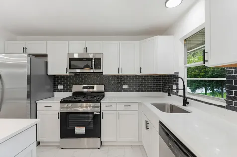 2151 Baker Street Aurora IL 60506