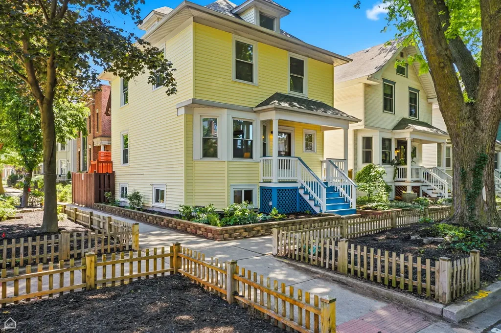 3757 North Bosworth Avenue Chicago IL 60613