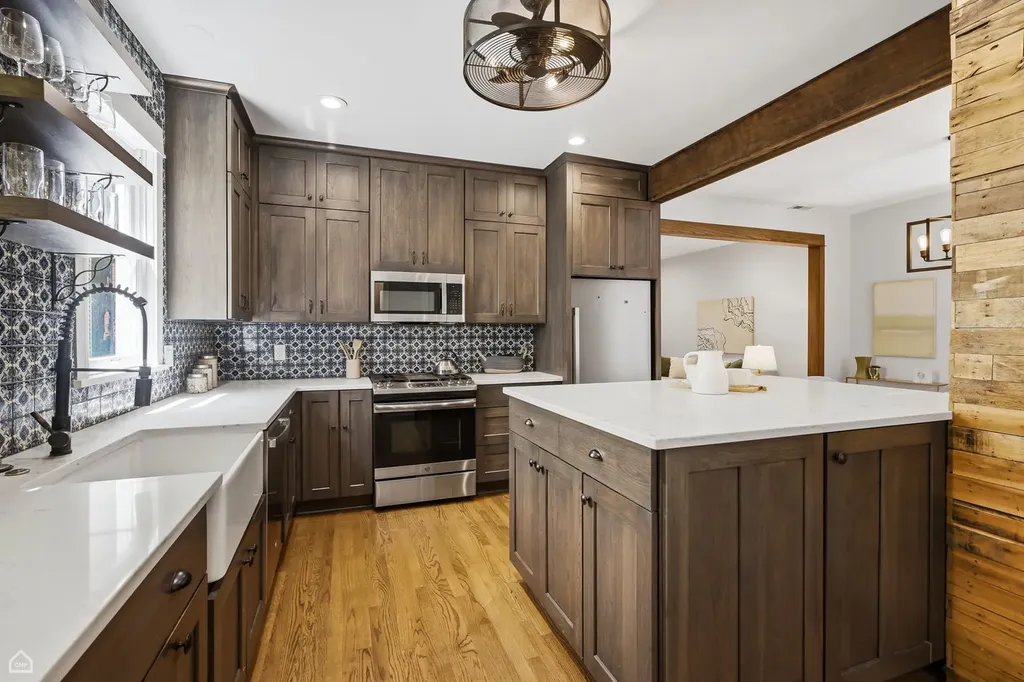 3757 North Bosworth Avenue Chicago IL 60613