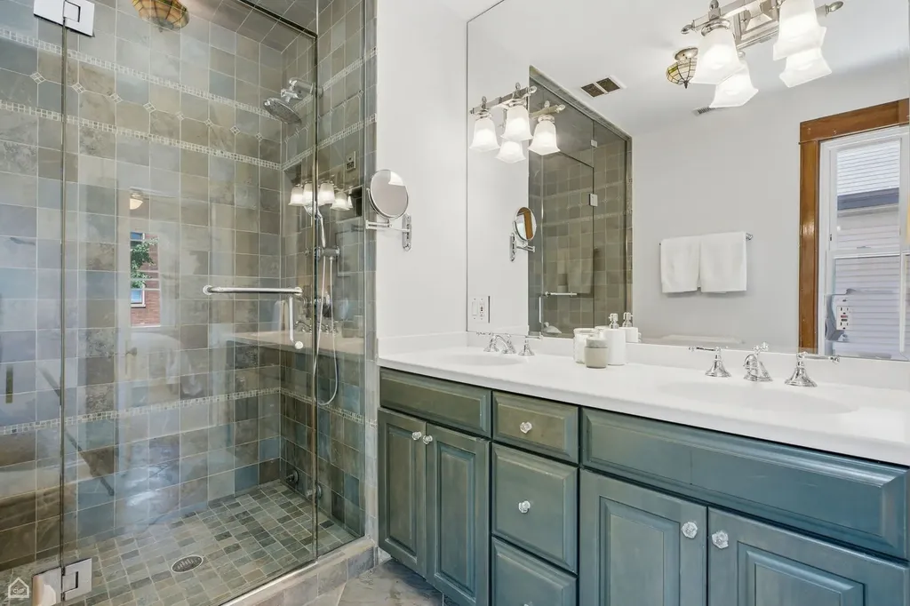 3757 North Bosworth Avenue Chicago IL 60613